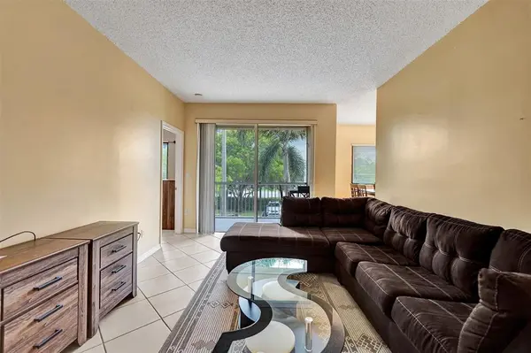 Davie, FL 33317,7085 Nova Dr #203