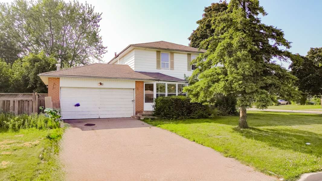 1 Dartnell PL, Brampton, ON L6T 1P3