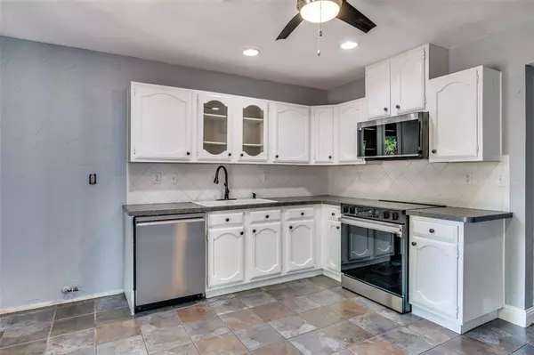 4201 Longmeadow Way, Fort Worth, TX 76133