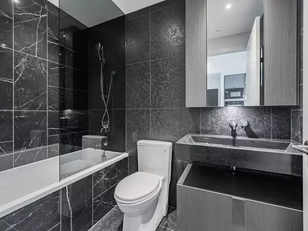 Toronto C02, ON M4W 0B7,11 Yorkville AVE #5404
