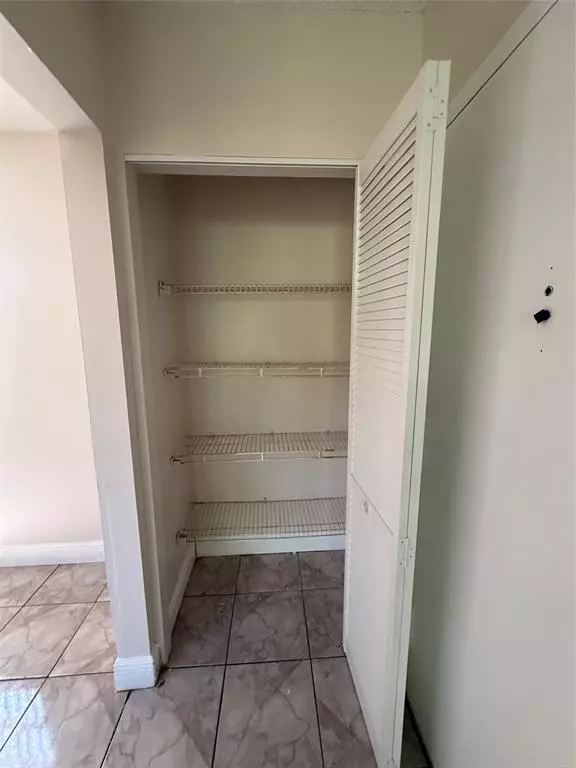 Lauderhill, FL 33319,4216 Inverrary Blvd #91 B