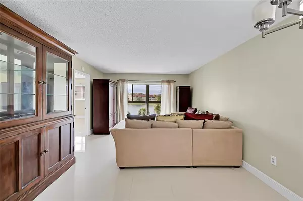 Sunrise, FL 33322,2931 Sunrise Lakes Dr #301