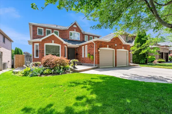 1364 Tinsmith LN, Oakville, ON L6M 3C8