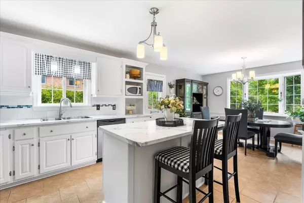 Belleville, ON K8N 5R2,24 Carlow CT
