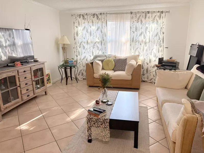 610 SE 2nd Ave #L24, Deerfield Beach, FL 33441