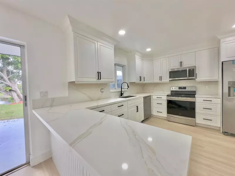 6811 NW 32nd Ave, Fort Lauderdale, FL 33309