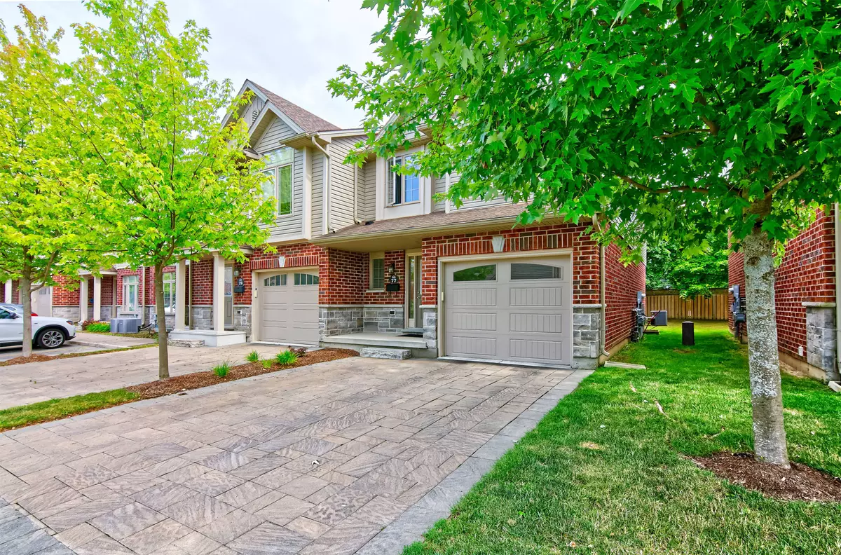 London North, ON N6G 0T3,1061 Eagletrace DR #77