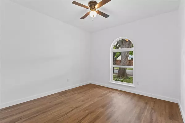 Grand Prairie, TX 75052,321 E Ferndale Lane
