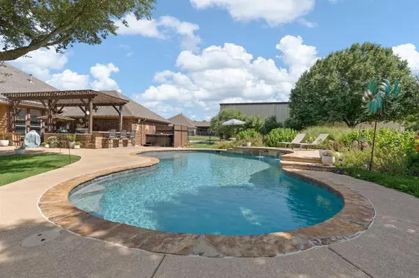 2033 Gentle Springs Drive, Joshua, TX 76058