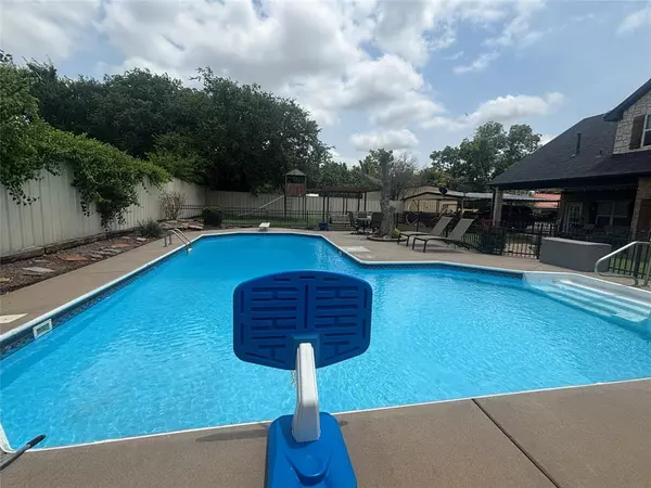 Saint Jo, TX 76265,406 N Meigs Street