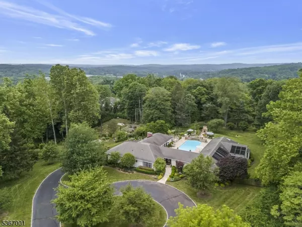 Peapack Gladstone Boro, NJ 07977,6 Lenape Trl