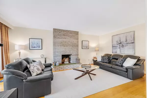 Toronto C14, ON M2N 4P8,12 Feldbar CT