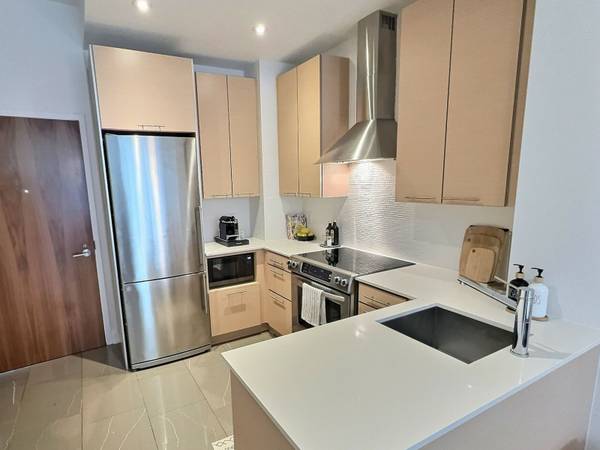 Toronto C08, ON M5E 0A3,3 Market ST #616