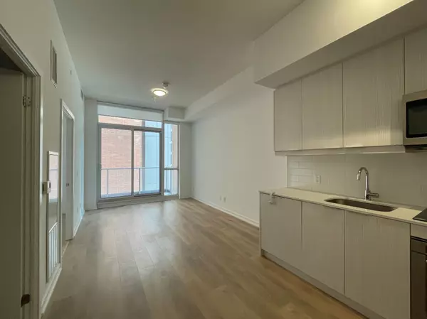 Toronto C15, ON M2J 1M1,36 Forest Manor RD #324