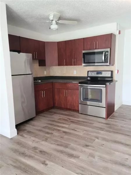 Fort Lauderdale, FL 33311,736 NW 2nd Ave #2