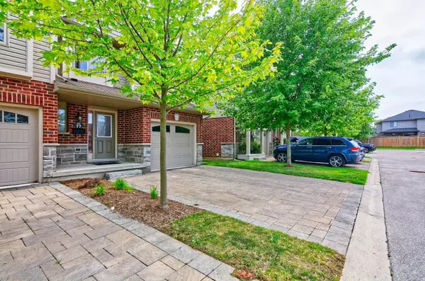 London North, ON N6G 0T3,1061 Eagletrace DR #77