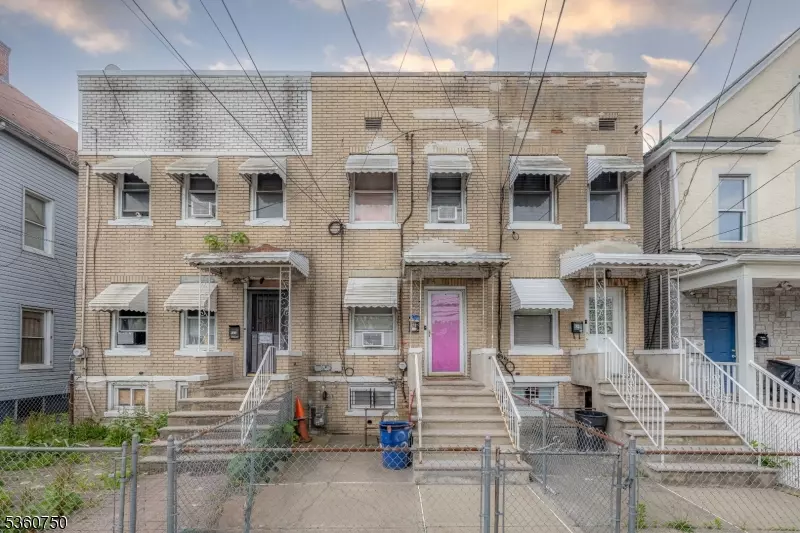 924 E Grand St, Elizabeth City, NJ 07201