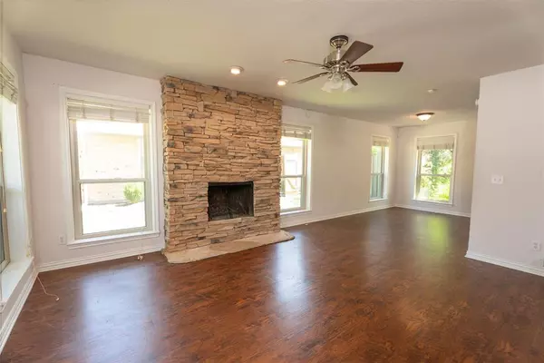 Pilot Point, TX 76258,517 S Kirby Street