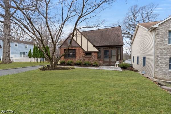 47 Freeman St, Roseland Boro, NJ 07068