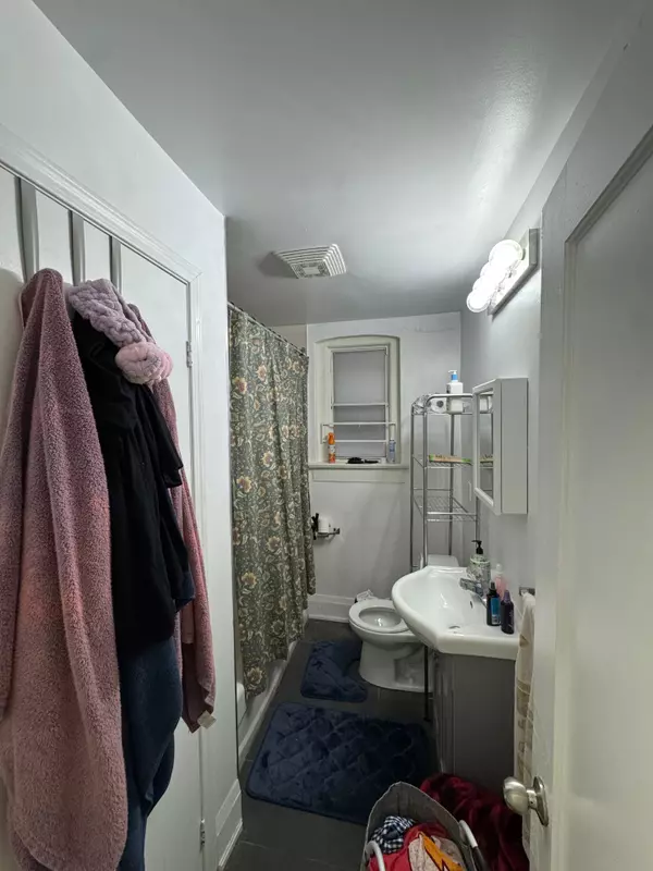 Toronto C02, ON M5R 3G8,1065 Bathurst ST #2