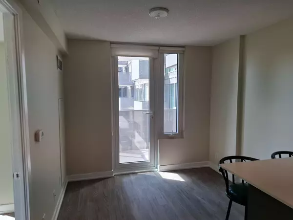 Toronto C06, ON M3H 0E2,38 Monte Kwinter CT #425