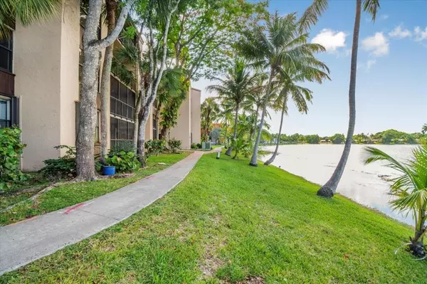 Miami, FL 33186,14211 N Kendall Dr #308E