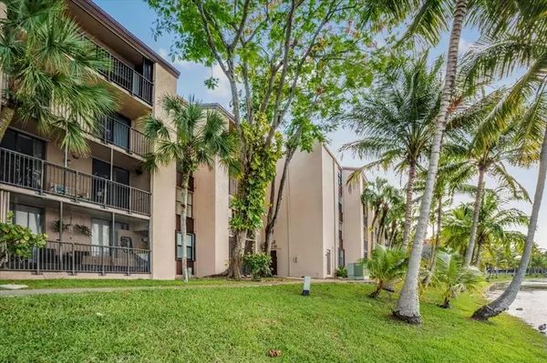 Miami, FL 33186,14211 N Kendall Dr #308E