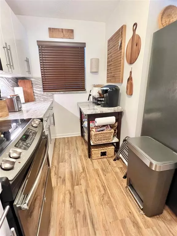 Davie, FL 33324,9235 Lagoon Pl #204