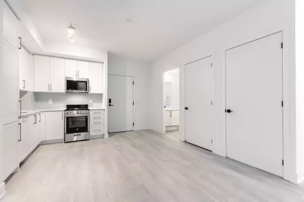 Oakville, ON L6M 5P6,2450 Old Bronte RD #325