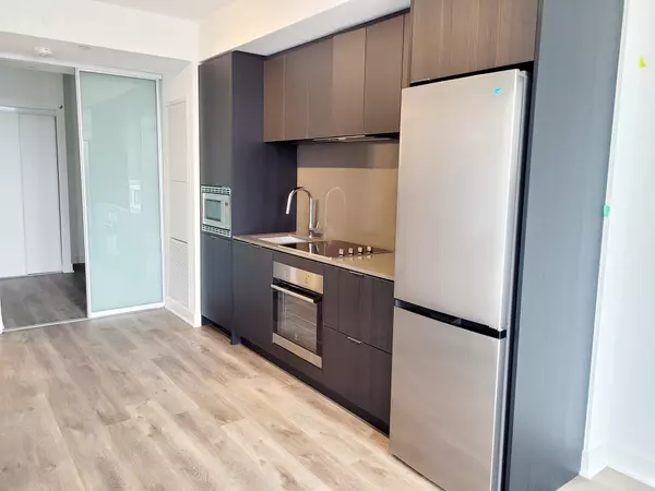 Mississauga, ON L5A 1W4,86 Dundas ST E #817