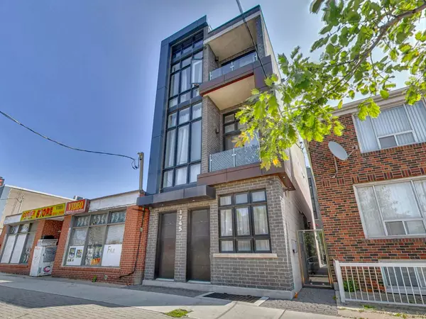 1745 Keele ST #4, Toronto W03, ON M6M 3W9