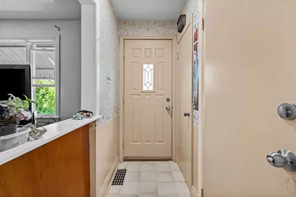 Peterborough South, ON K9J 4E2,567 O'connell RD
