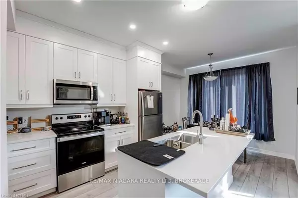 Niagara Falls, ON L2H 3T2,7125 PARSA ST