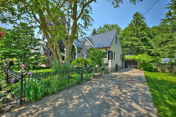 Niagara Falls, ON L2G 1J9,6343 Division ST