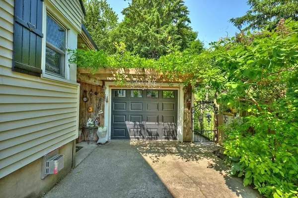Niagara Falls, ON L2G 1J9,6343 Division ST