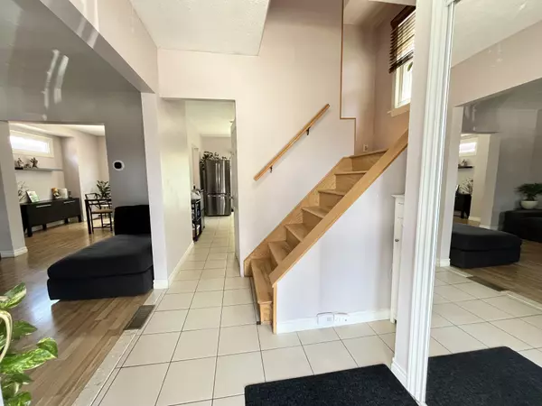 Hamilton, ON L8K 2T1,71 Kenilworth AVE S