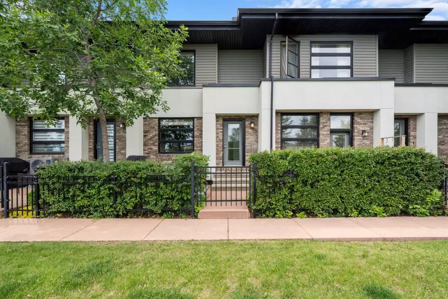 222 Aspen Hills Villas SW, Calgary, AB T3H 0H9