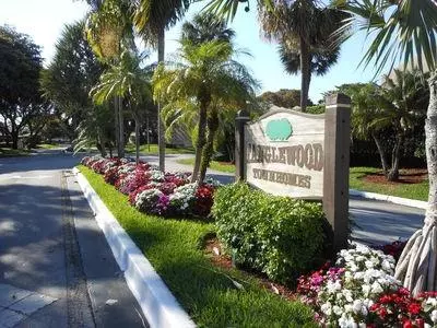 210 SW 97th Terrace #210, Pembroke Pines, FL 33025