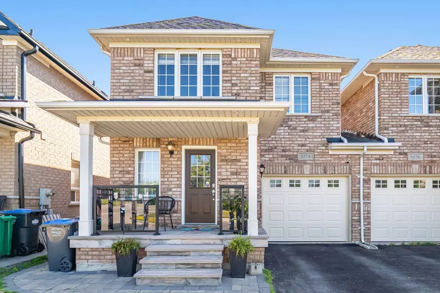 5574 Freshwater DR, Mississauga, ON L5M 7M8