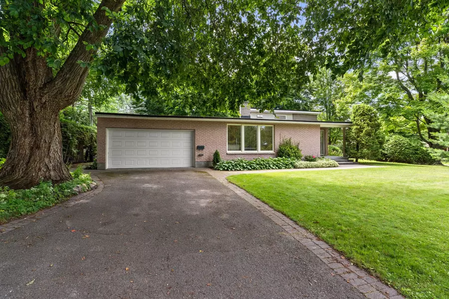 1952 Fairbanks AVE, Alta Vista And Area, ON K1H 5Y4
