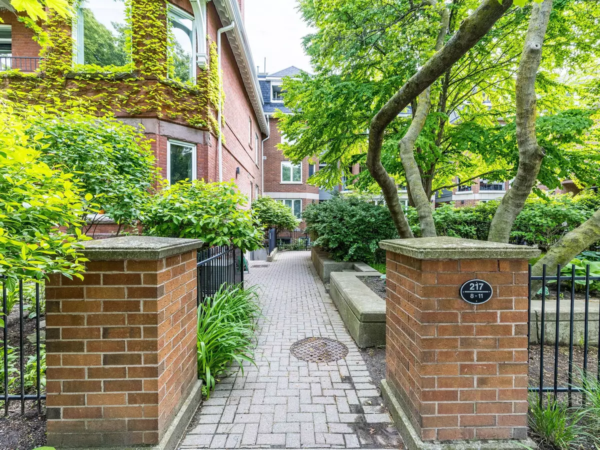 Toronto C02, ON M5R 3S7,217 St George ST #8