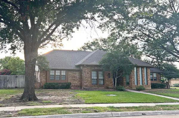 1601 Oak Creek Drive, Lewisville, TX 75077