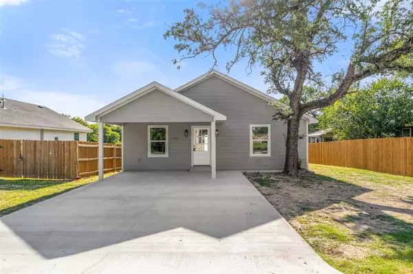 5704 Arkansas Trail, Granbury, TX 76048