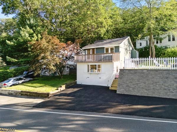 218 Maxim Dr, Hopatcong Boro, NJ 07843