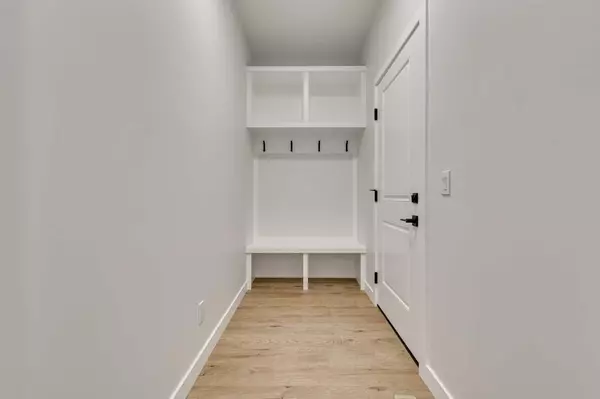 Calgary, AB T2X5E7,140 Creekstone LNDG SW