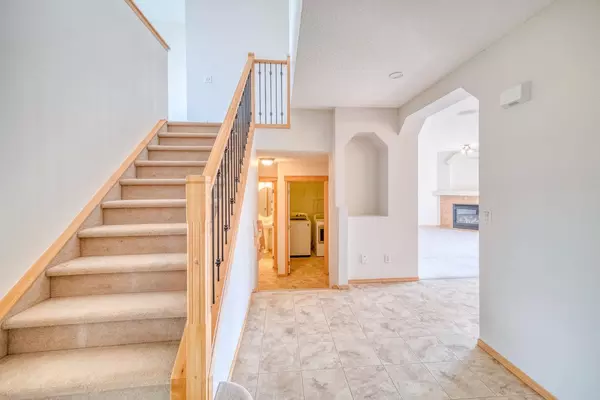 Calgary, AB T3K 5Y3,240 Panamount LN NW