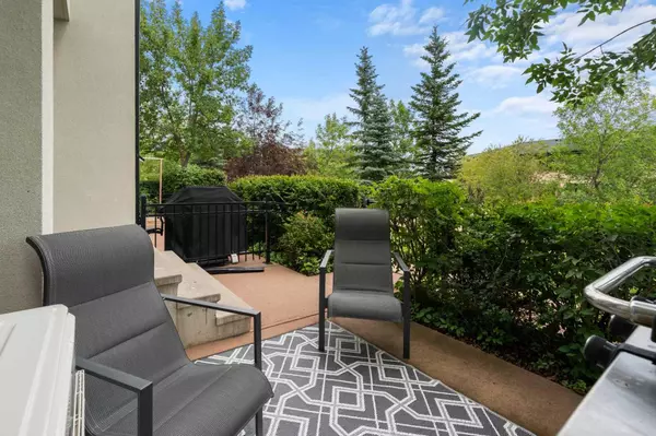 Calgary, AB T3H 0H9,222 Aspen Hills Villas Southwest