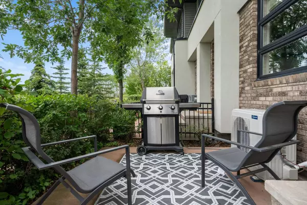 Calgary, AB T3H 0H9,222 Aspen Hills Villas SW
