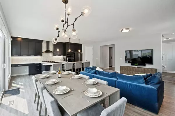Calgary, AB T3H 2B1,30 West Grove Mews Southwest