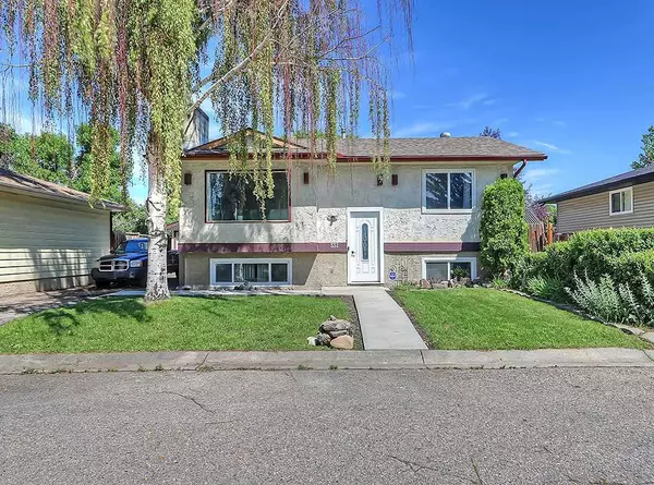 332 Lysander PL SE, Calgary, AB T2C 1M1